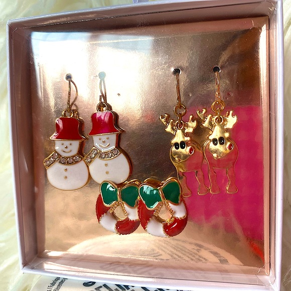 BNIB MIX CHRISTMAS EARRINGS - Picture 2 of 2
